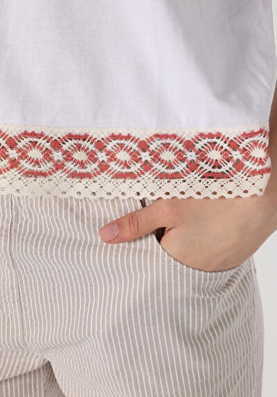 اعرض التفاصيل لـ أبيض للنساء تي شيرت بأكمام قصيرة