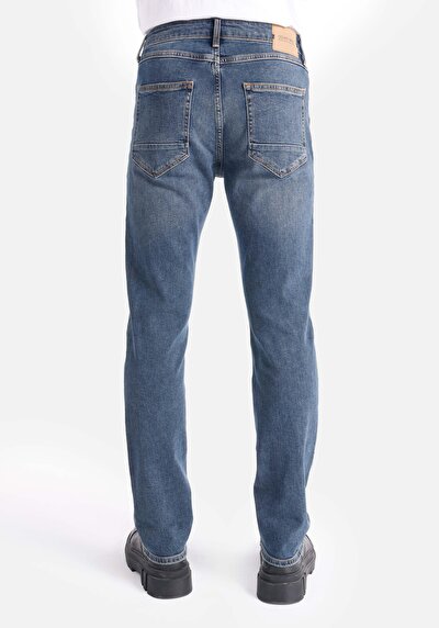 صورة من أزرق للرجال بناطيل