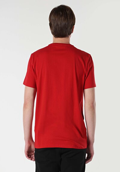 صورة من رقبة مستديرة مطبوعة رجالي أحمر قصيرة الأكمام تي شيرت