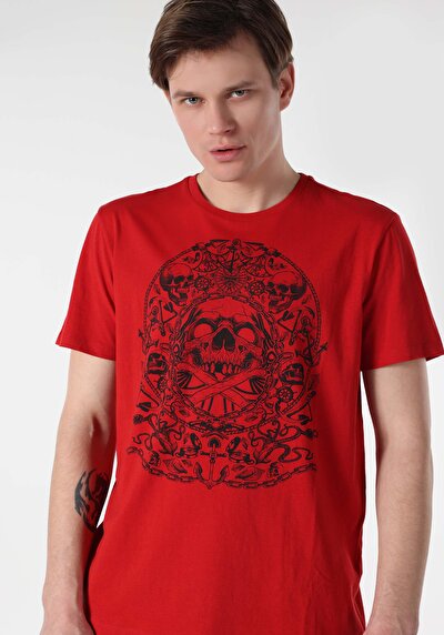 صورة من رقبة مستديرة مطبوعة رجالي أحمر قصيرة الأكمام تي شيرت