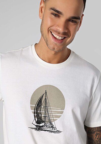 صورة من أبيض للرجال تي شيرت بأكمام قصيرة