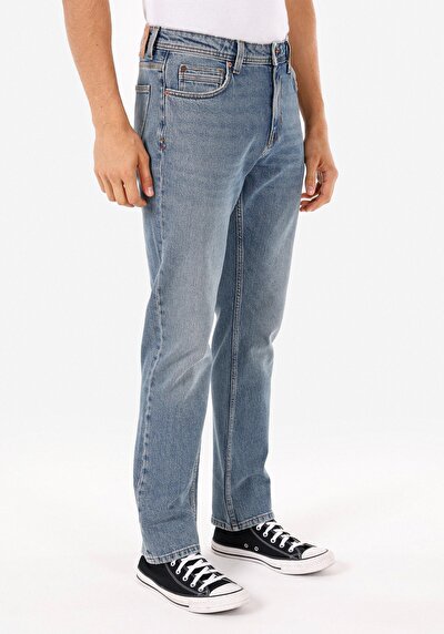 صورة من أزرق للرجال بناطيل