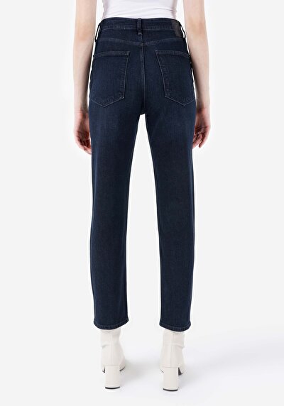 صورة من نحيف الخصر نحيف الساق الجينز النسائي