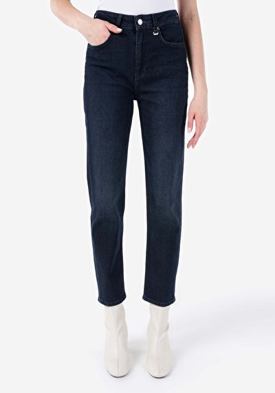 صورة من نحيف الخصر نحيف الساق الجينز النسائي