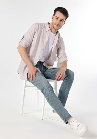 صورة من قميص عادي رقبة مستقيم رجالي بيج كم طويل قميص