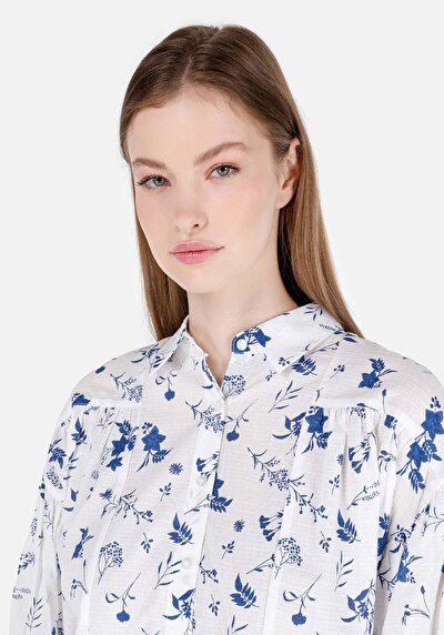 صورة من مقاس عادي قميص رقبة أزهار نسائي أبيض 3/4 كم قميص