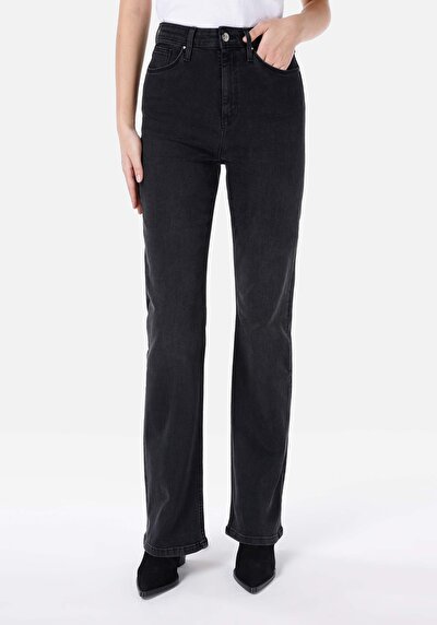 صورة من جينز أسود نسائي