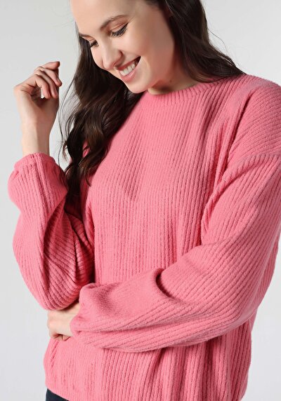 صورة من وردي للنساء تي شيرت كم طويل