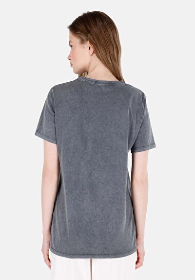 صورة من أنتراسيت للنساء تي شيرت بأكمام قصيرة