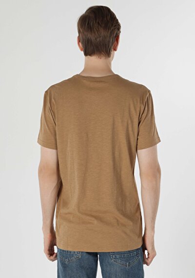 صورة من كومفورت فيت ياقة مستديرة مستقيم تي شيرت رجالي بني بأكمام قصيرة