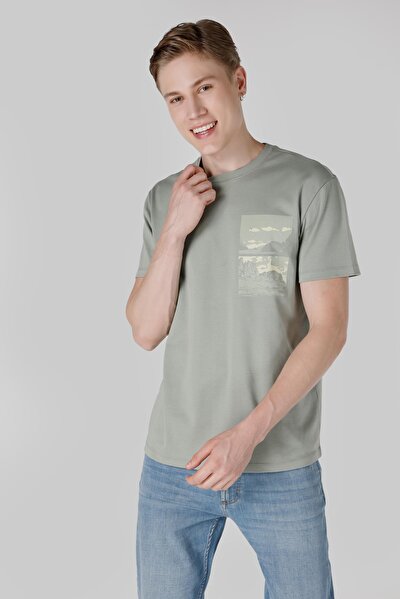 صورة من أخضر للرجال تي شيرت بأكمام قصيرة