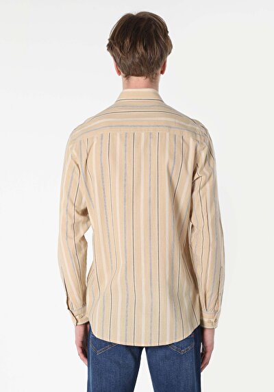 صورة من قميص عادي رقبة مخطط رجالي بيج كم طويل قميص