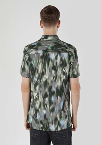 صورة من قميص عادي رقبة مطبوع رجالي أخضر كم قصير قميص