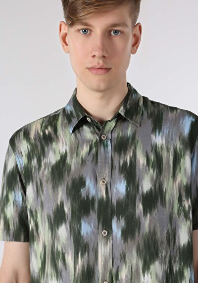 اعرض التفاصيل لـ قميص عادي رقبة مطبوع رجالي أخضر كم قصير قميص