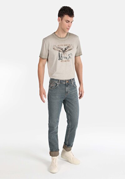 صورة من دينيم للرجال بناطيل