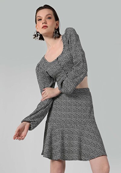 صورة من أسود للنساء تي شيرت كم طويل