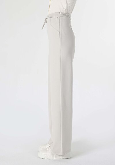 اعرض التفاصيل لـ أبيض للنساء بنطال رياضي