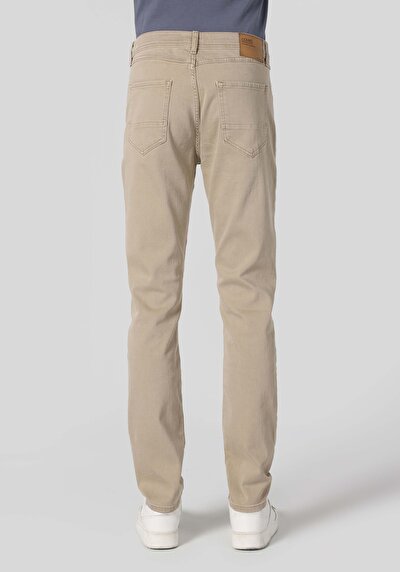 صورة من بيج للرجال بناطيل