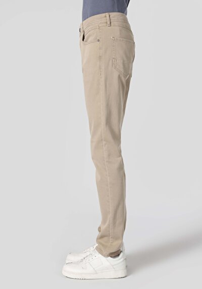 صورة من بيج للرجال بناطيل