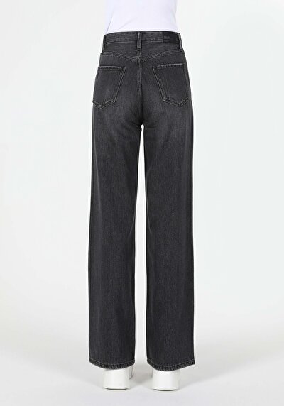 صورة من أسود للنساء بناطيل