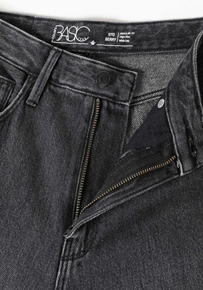 اعرض التفاصيل لـ أسود للنساء بناطيل