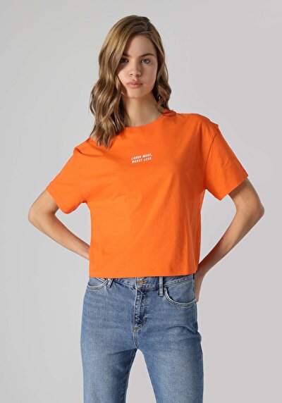 صورة من برتقالي للنساء تي شيرت بأكمام قصيرة