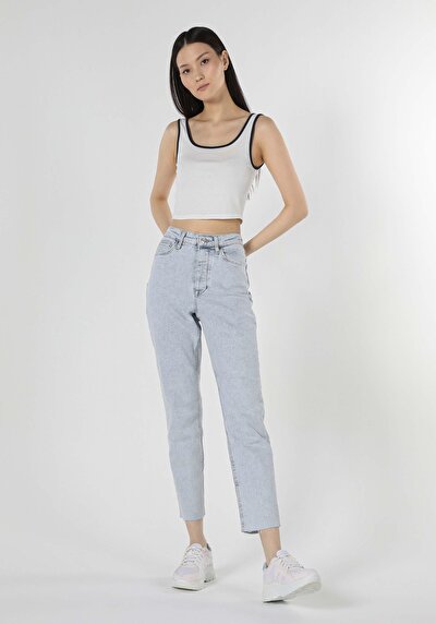 صورة من دينيم للنساء بناطيل