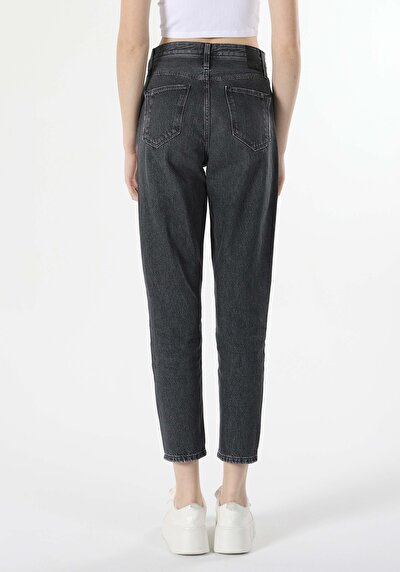 صورة من Mom Fit Rise Waist ضيق الساق النسائية بنطلون جينز أسود