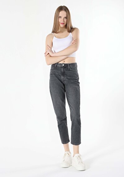 صورة من Mom Fit Rise Waist ضيق الساق النسائية بنطلون جينز أسود