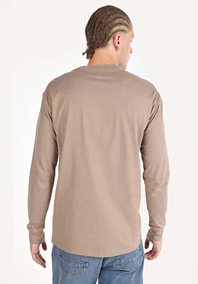 صورة من بيج للرجال تي شيرت كم طويل