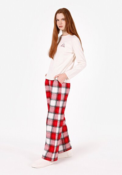 صورة من أحمر للنساء بنطال رياضي