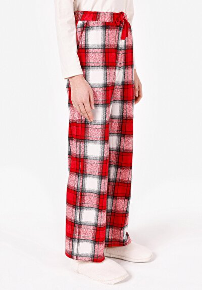 صورة من أحمر للنساء بنطال رياضي