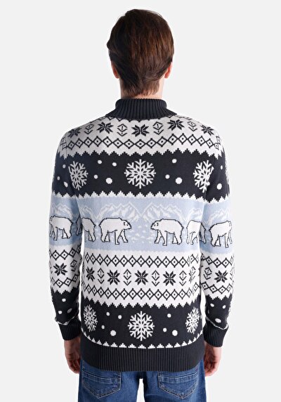 صورة من رقبة السلحفاة جاكار رجالي كنزة زرقاء داكنة