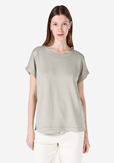 صورة من  للنساء تي شيرت بأكمام قصيرة