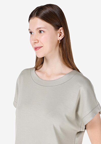 اعرض التفاصيل لـ  للنساء تي شيرت بأكمام قصيرة