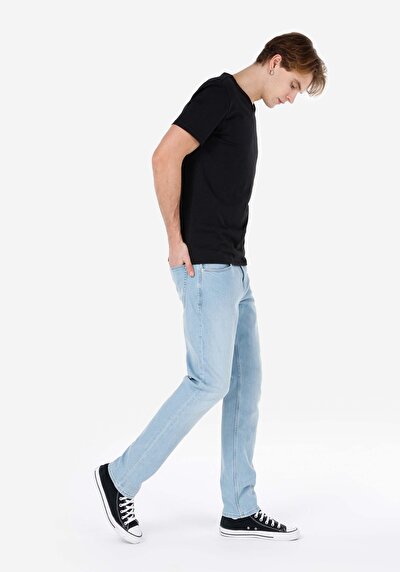 صورة من مستقيم خصر منخفض مستقيم الساق الجينز النيلي المفتوح للرجال