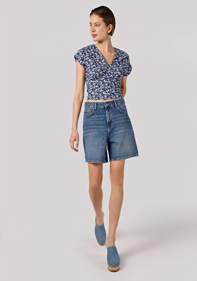 صورة من أزرق للنساء شورت