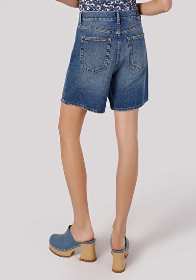 صورة من أزرق للنساء شورت