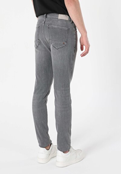 صورة من أزرق للرجال بناطيل