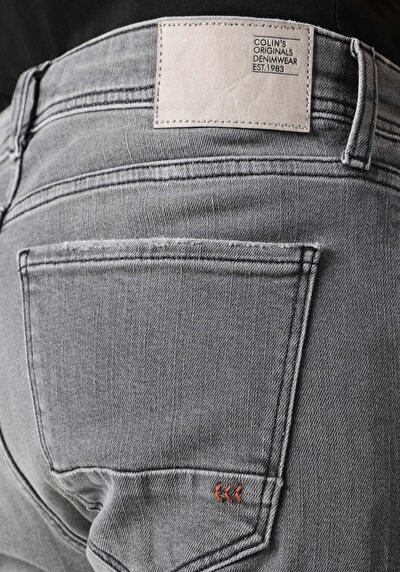 اعرض التفاصيل لـ أزرق للرجال بناطيل