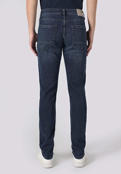 صورة من أزرق للرجال بناطيل