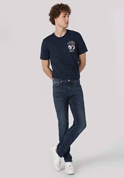 صورة من أزرق للرجال بناطيل