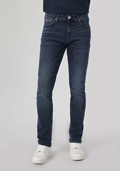 صورة من أزرق للرجال بناطيل