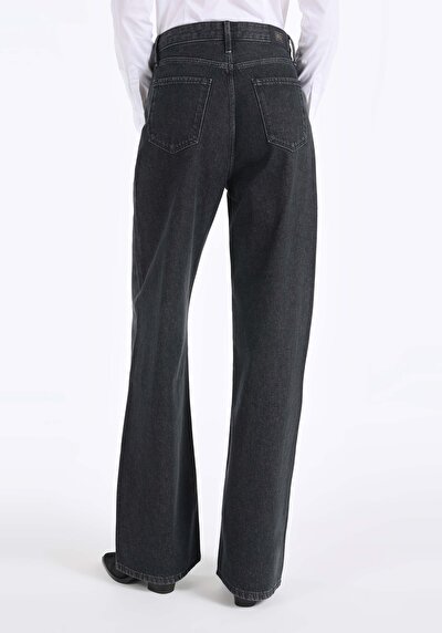 صورة من خصر عالي ساق واسعة نسائي جينز أبيض