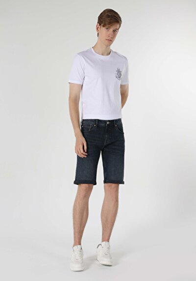 صورة من مستقيم خصر منخفض للرجال الدنيم جينز شورت