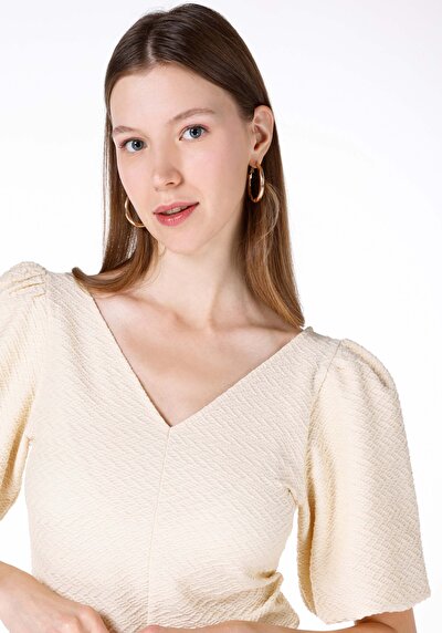 اعرض التفاصيل لـ ضيق قصة على شكل V رقبة مستقيمة نسائي Ecru كم قصير تي شيرت