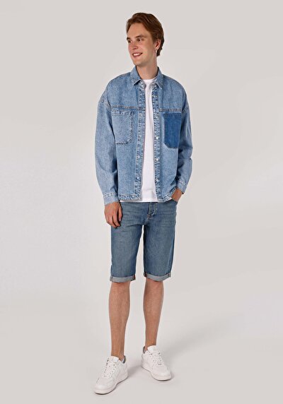 صورة من جاكيت رجالي أزرق غير مبطن بقصة عادية