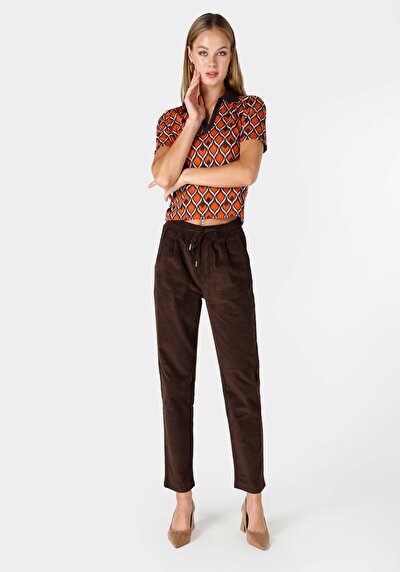 صورة من خصر عالي مستقيم الساق نسائية بنطلون بني