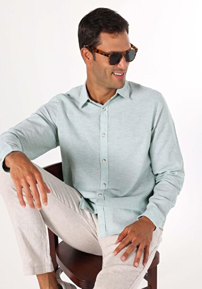 صورة من أخضر للرجال قميص  كم طويل