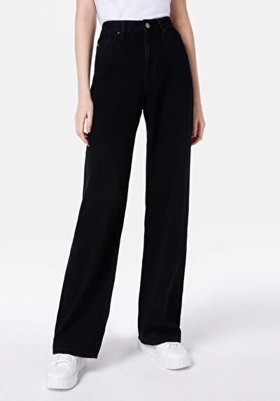 صورة من أسود للنساء بناطيل